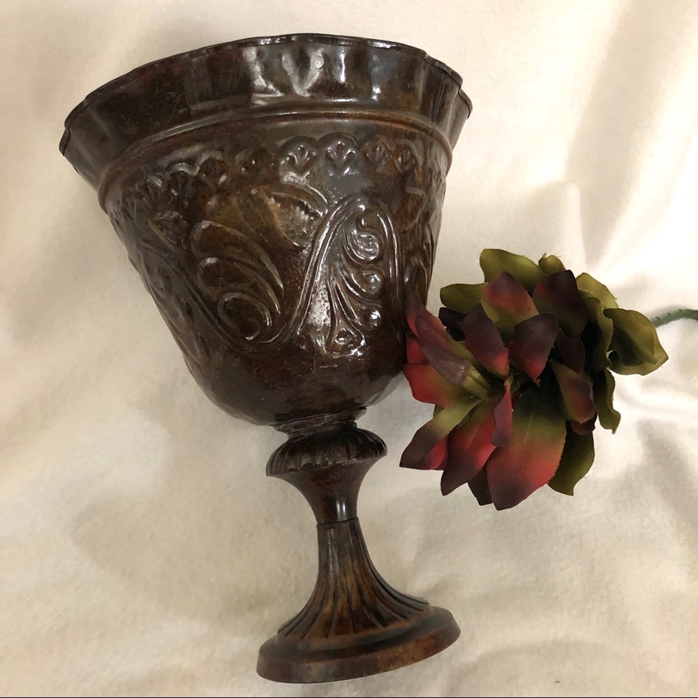 NWOT Decorative Metal Vase
